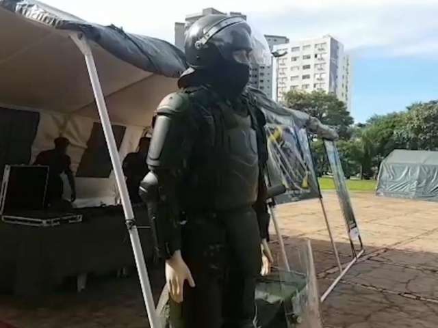 No Dia do Ex&eacute;rcito, exposi&ccedil;&atilde;o leva materiais militares a pra&ccedil;a no Centro