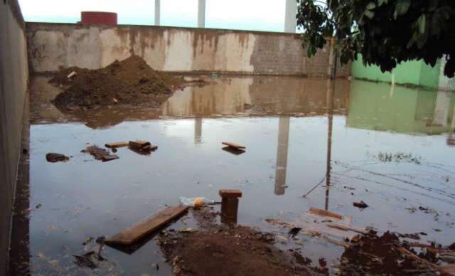  Obra de supermercado provoca transtorno para moradores de bairro da Capital 