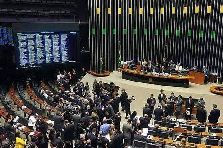 Partidos apostam em temas regionais para atrair votos na C&acirc;mara Federal