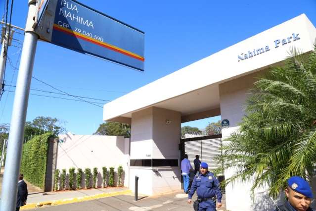 Ir &agrave; casa do Humberto &eacute; 'senha' para entrar em condom&iacute;nio de luxo irregular