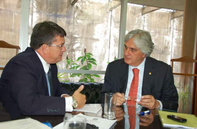  Delc&iacute;dio discute com prefeitos investimentos em cinco munic&iacute;pios