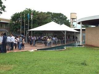 Neste momento centenas de advogados lotam a sede da ordem, na Avenida Mato Grosso, antes do término da votação. (Foto: Lucimar Couto)