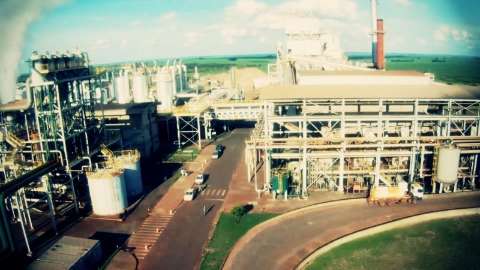 Usinas de etanol e açúcar elevaram população de municípios, diz entidade