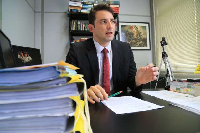 Lista de contratados via conv&ecirc;nios ilegais tem at&eacute; parente do prefeito