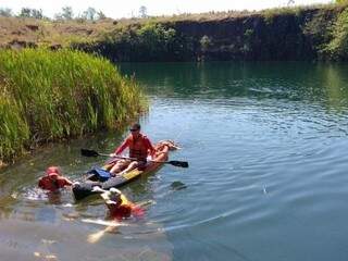 Bombeiros resgatam corpo de aposentado no lago da pedreira, no dia 8 de setembro (Foto: Adilson Domingos)