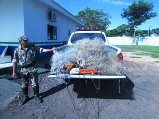 Cerca de 1 quilômetro de redes de pesca (petrechos proibidos) foram apreendidos. (Foto: Divulgação)