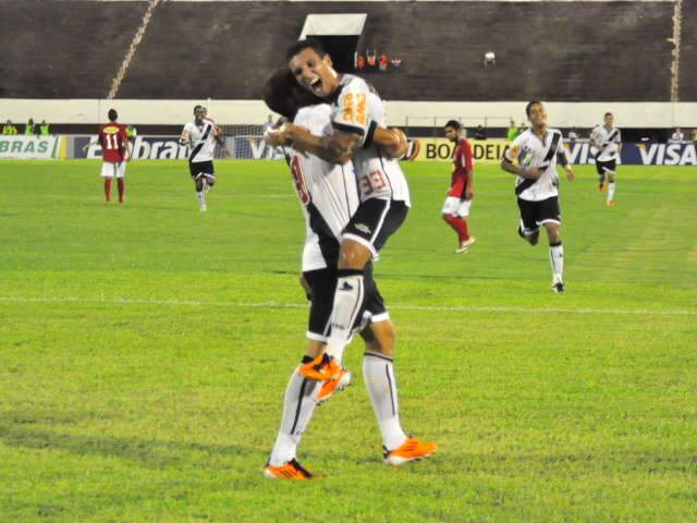  Defesa do Comercial tem &ldquo;apag&atilde;o&rdquo; e Vasco marca 3&ordm; gol no Moren&atilde;o