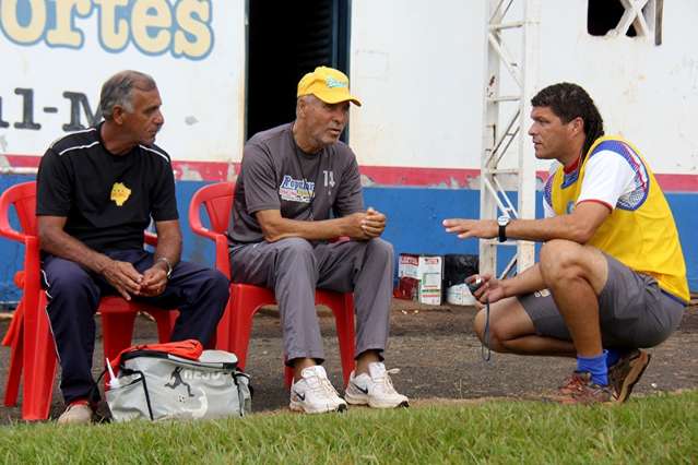 T&eacute;cnico do Chapad&atilde;o diz que jogar no Olho do Furac&atilde;o &eacute; falta de respeito