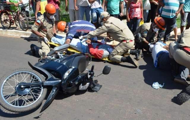 Moto atropela e mata homem de 74 anos que atravessava avenida