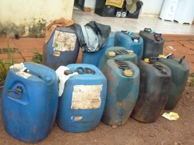 Pol&iacute;cia fecha posto clandestino com 3.000 litros de combust&iacute;veis roubados