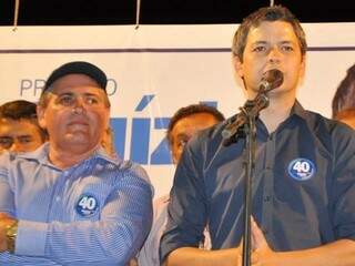 Vice-prefeito, Edvaldo José Bezerra (MDB), ao lado do prefeito de Coxim, Aluizio São José (MDB), em campanha (Foto: Maikon Leal - Coxim Agora)