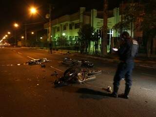 O acidente envolveu duas motocicletas em frente do Tribunal de Justiça. (Foto: Rodolfo Gomes)