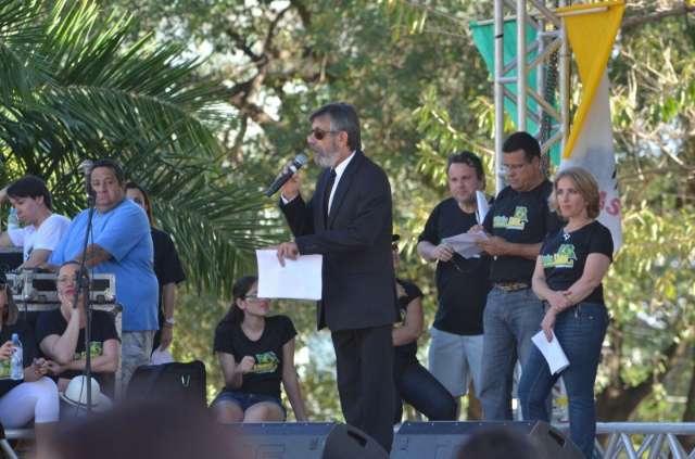 Autor de v&iacute;deo que viralizou devido a cr&iacute;ticas contra Lula participa de ato  