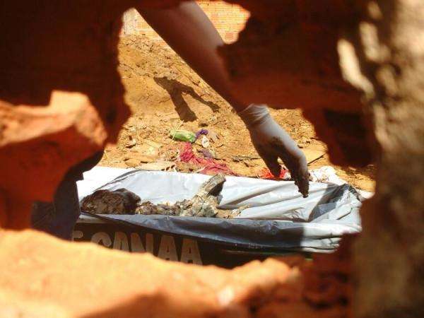 Pol&iacute;cia prende casal suspeito de matar mec&acirc;nico e enterrar corpo em fossa