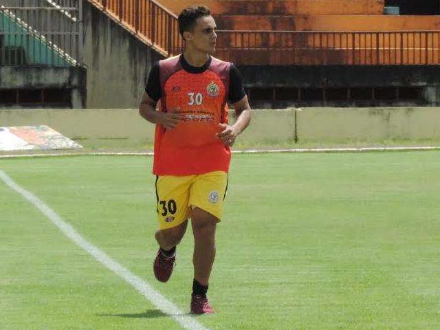 Sete se refor&ccedil;a para o Estadual e traz lateral do Paran&aacute; Clube