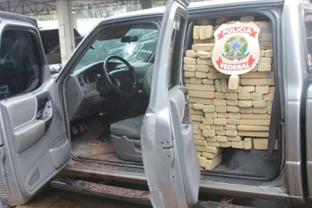  Motorista foge e abandona carga de 1 tonelada de maconha 