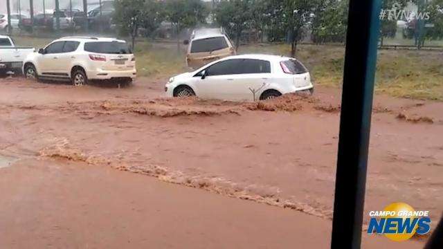 Chuva continua provocando problemas di&aacute;rios em Ponta Por&atilde;, diz Defesa Civil