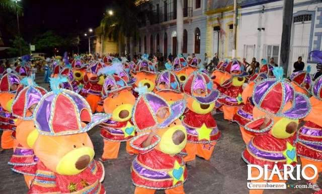 Com fogos e escola de samba, Festival &eacute; oficialmente aberto 