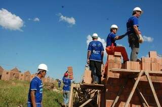Com retomada de obras, cinco mil empregos serão gerados em Campo Grande, no setor da construção civil. (Foto: Simão Nogueira/ Arquivo)