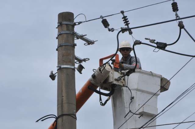 Aten&ccedil;&atilde;o motoristas: manuten&ccedil;&atilde;o na rede el&eacute;trica deixa tr&acirc;nsito tumultuado