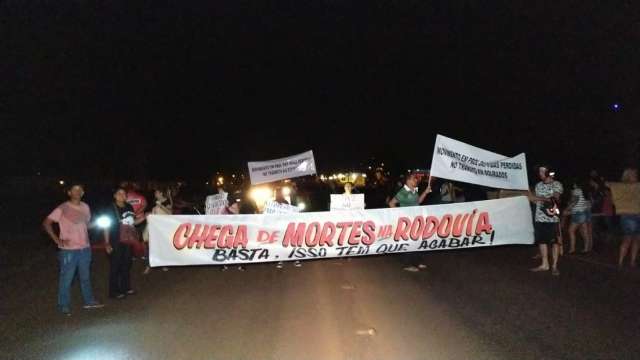 Rodovia estadual tem outro bloqueio, agora em protesto contra acidentes