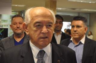 Ministro durante visita na sede da Fundação do Trabalho. (Foto: Marcelo Calazans) 
