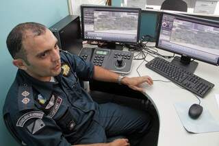 Segundo o tenente Francisco Rogeliano, monitoramento por câmeras flagra, principalmente, ato libidinoso. (Foto: Marcos Ermínio)