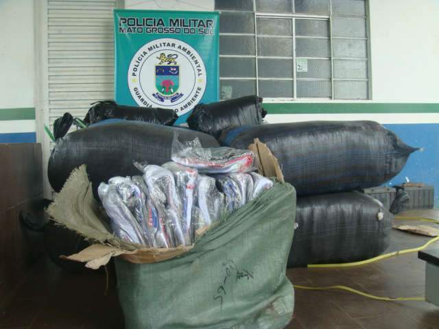  Bolivianos s&atilde;o flagrados com 130 kg de roupas contrabandeadas na BR-262