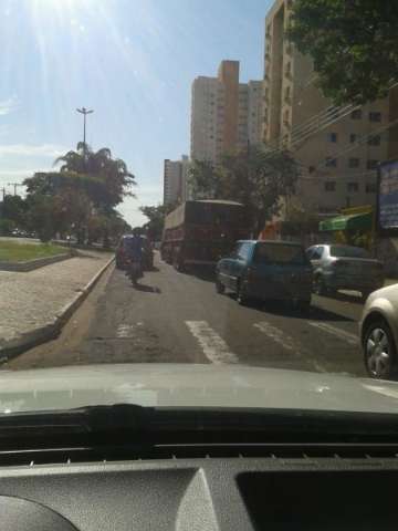 Leitor flagra carreta trafegando em local proibido e atrapalhando tr&aacute;fego