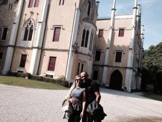 Aline e Leandro dizem sim em castelo no próximo dia 9 de julho. (Foto: Arquivo Pessoal)