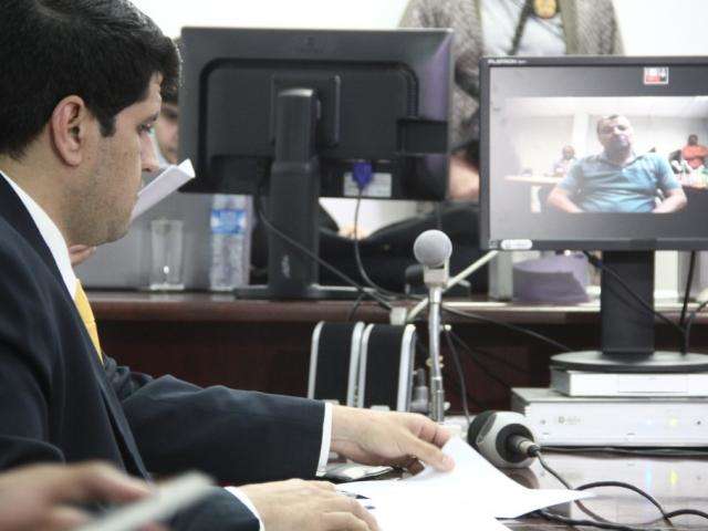 &Agrave; Justi&ccedil;a, Cesare Battisti alega que iria para Bol&iacute;via fazer compras