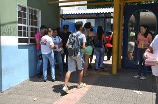 A Escola Joaquim Murtinho foi uma das que aplicou a prova no domingo, em Campo Grande. (Foto: Marcelo Calazans) 
