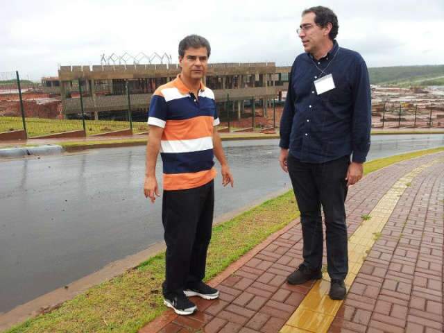  Prefeito visita obras do shopping Bosque dos Ip&ecirc;s na sa&iacute;da para Cuiab&aacute; 