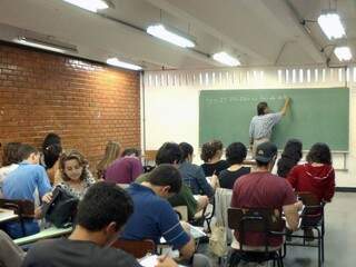 Acadêmicos em sala de aula (Foto: Agência Brasil/Arquivo)