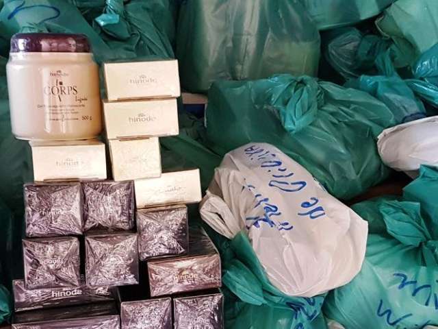 Fiscais flagram carga de cosm&eacute;ticos de R$ 216 mil em caminh&atilde;o rebocado