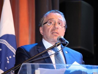 Mansour Eliar Karmouche durante a posse do seu segundo mandato como presidente da OAB/MS. (Foto: Gerson Walber - OAB/MS)