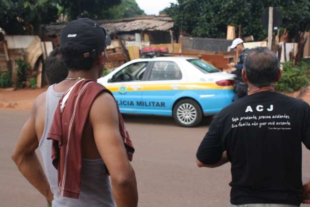 Menina de 6 anos &eacute; atropelada por carro e motorista foge sem prestar socorro