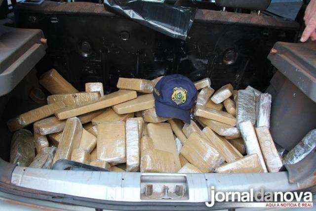 Rapaz &eacute; preso com 82 quilos de maconha em Nova Andradina
