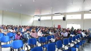 Professores de escolas estaduais de Dourados durante assembleia nesta quinta-feira (Foto: Divulgação/Simted)