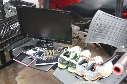 Grupo que trocou tiros com a PM tamb&eacute;m invadiu lanchonete na Capital