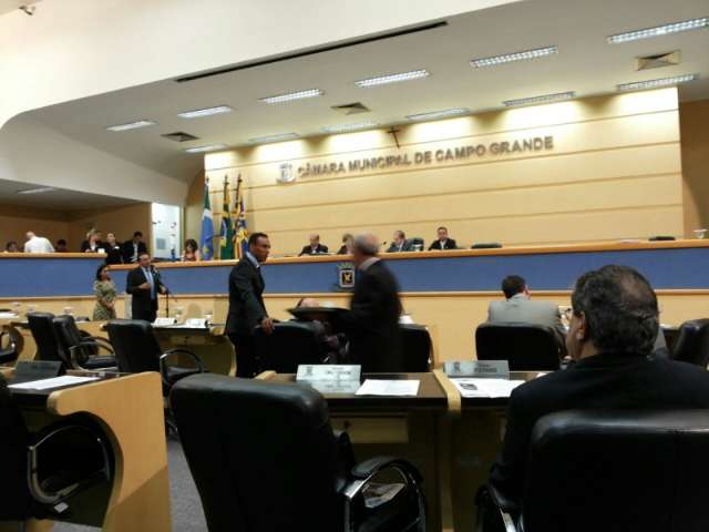 Vereadores questionam decis&atilde;o de prefeito em doar &aacute;rea para sindicato