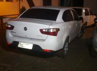 Veículo roubado domingo foi recuperado e será devolvido à vítima. (Foto: Divulgação/PM)