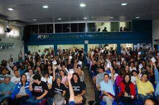 Professores durante assembleia na ACP: reposição ainda não foi definida (Foto: Fernando Antunes/Arquivo)