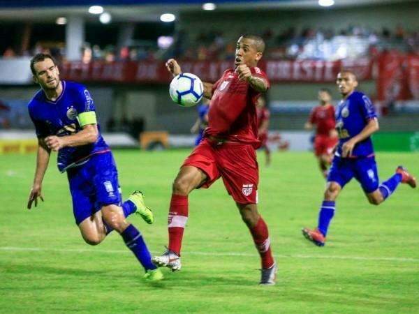 Com gols de Z&eacute; Carlos e Arthur Ca&iacute;ke, CRB e Bahia ficam no empate em 1 a 1