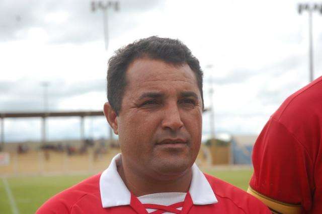 Viga de 600 quilos cai na perna do ex-jogador Tainha 