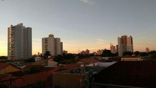 Campo Grande tem céu claro na manhã de segunda-feira e mínima de 16ºC. (Foto: André Bittar)