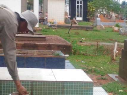 Ação vai eliminar focos do mosquito da dengue em cemitérios da Capital 
