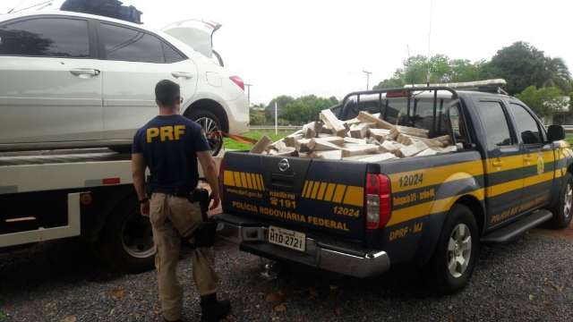 PRF apreende mais de 1 tonelada de maconha em Corolla na BR-267