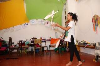 Nicole ensina a arte circense para crianças e adultos em novo espaço (foto: Fernando Antunes)