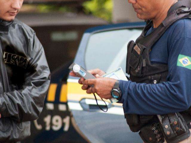 Para combater imprud&ecirc;ncia nas rodovias, fiscaliza&ccedil;&atilde;o &eacute; refor&ccedil;ada